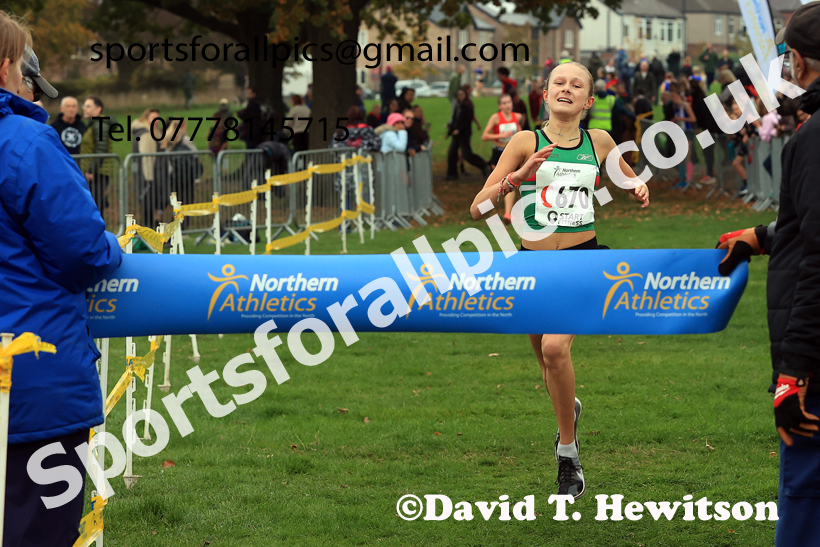 Girls Under-15s relay, 2025 Northern Cross Country Relays, Graves Park, Sheffield. Photo: David T. Hewitson/Sports for All Pics